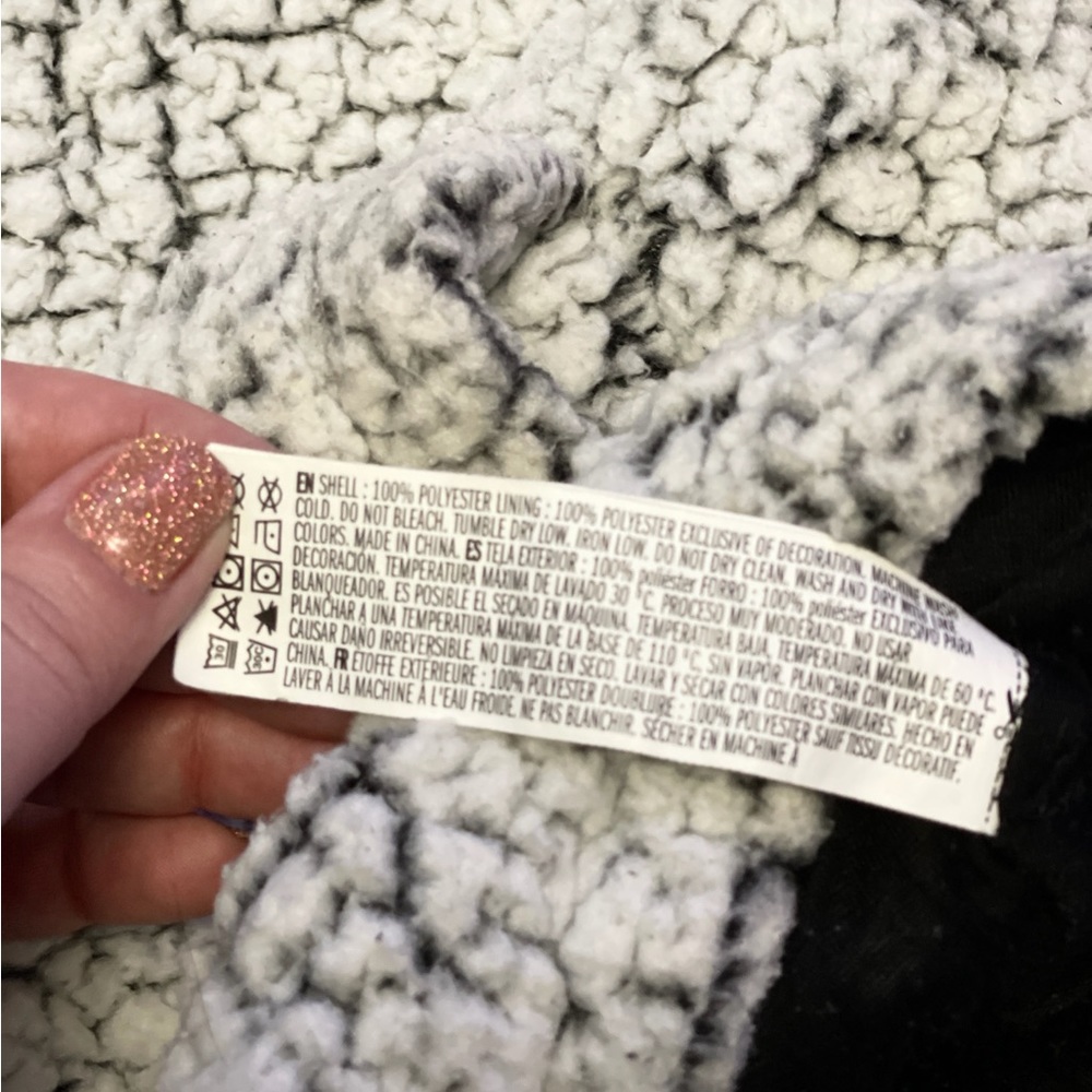 Forever 21 Sherpa Full-Zip - Picture 4 of 4